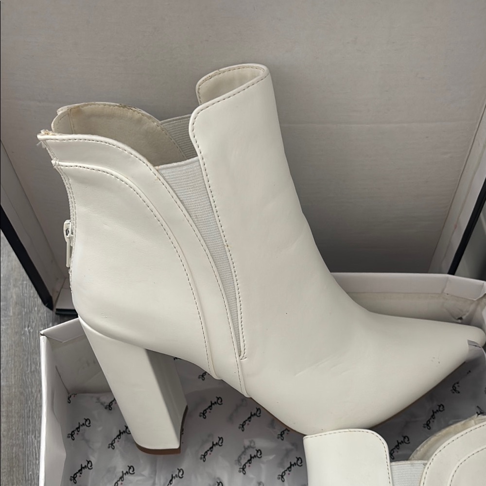 Qupid White Heeled Boots with Chunky Heel - Picture 2 of 6